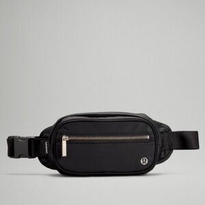 Lululemon Wanderlust Belt Bag 1.8 L with metal detail